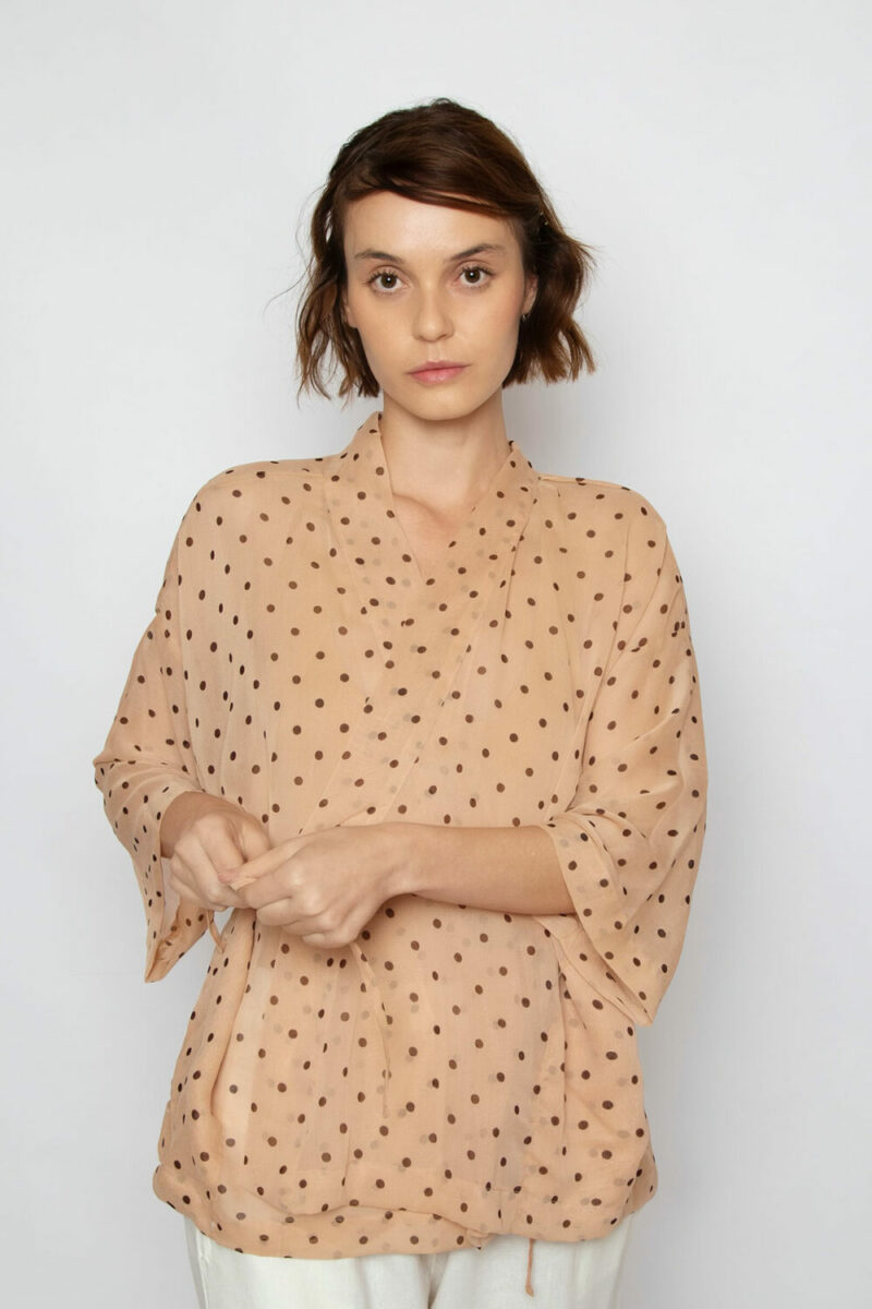 Kimono bege de bolinhas