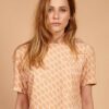 Blusa cropped de viscose estampa digital AMP lagarto