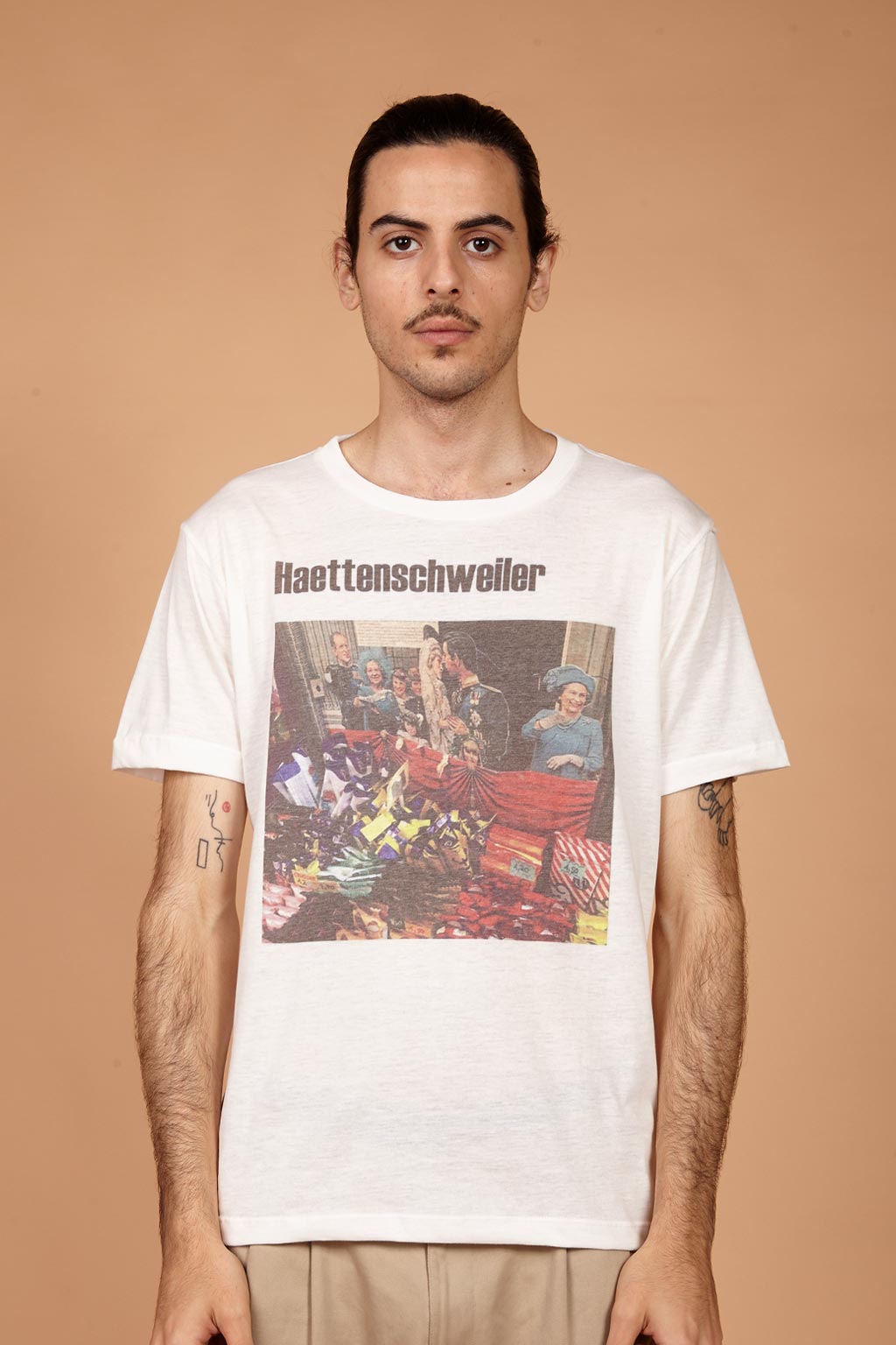 Camiseta estampada DDR Haettenschweiller em malha off-white AMP