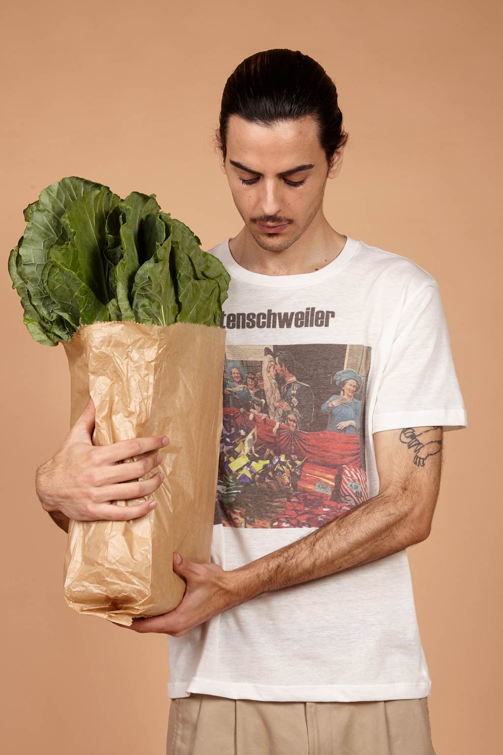 Camiseta estampada DDR Haettenschweiller em malha off-white AMP