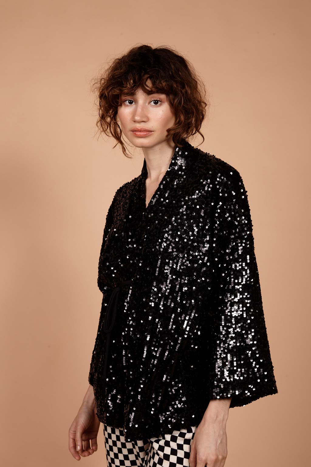 Kimono de paetê preto AMP