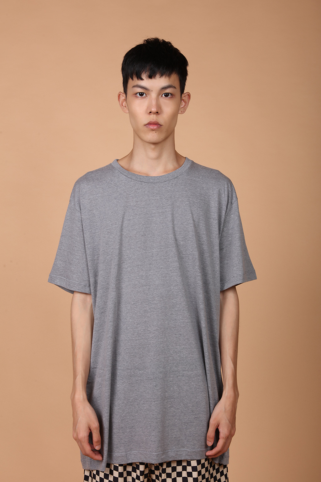 Camiseta básica oversize cinza