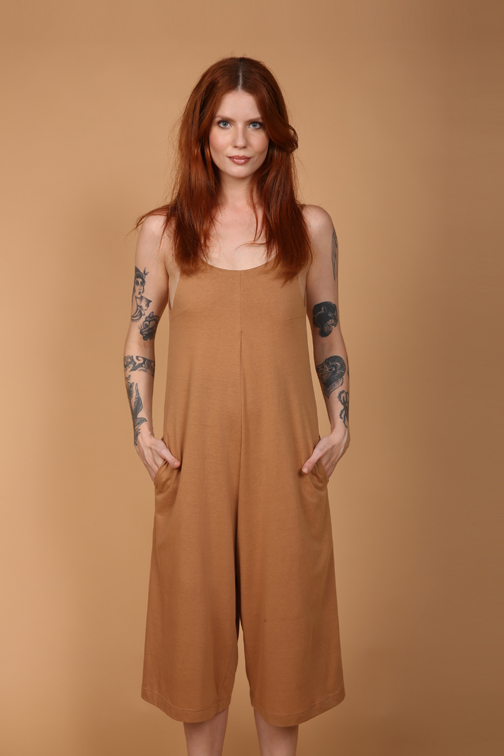 Macacão básico amplo bege