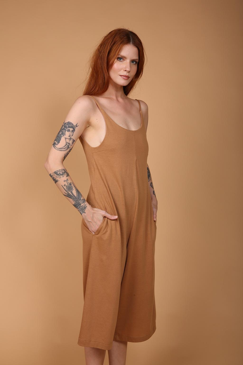 Macacão básico amplo bege