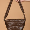 Pochete puffer marrom