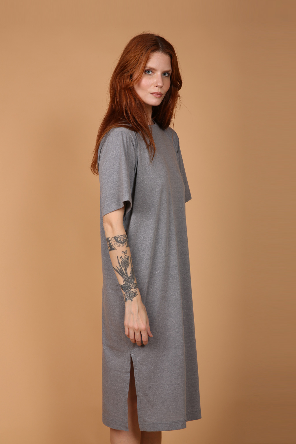 Vestido camiseta cinza