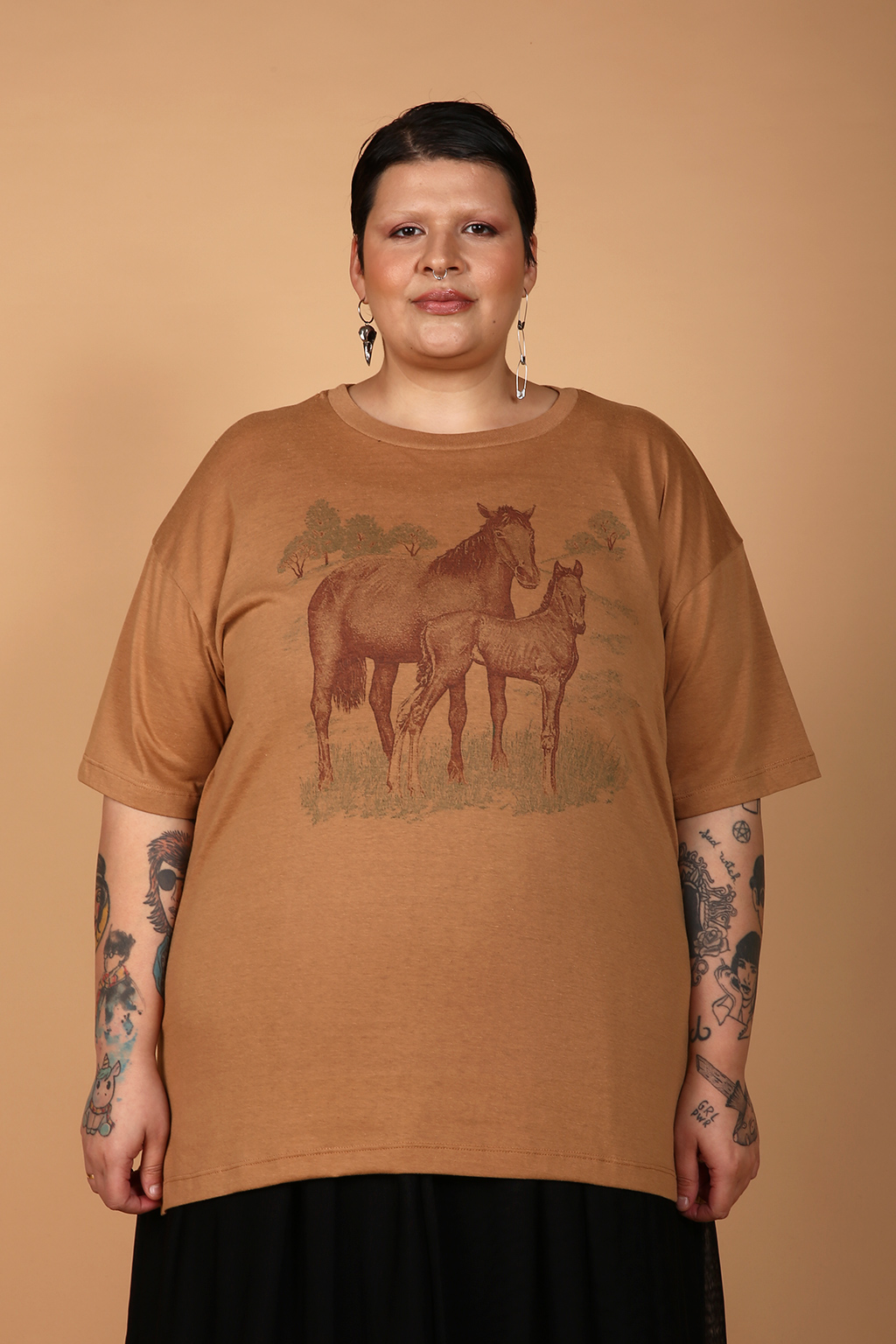 Camiseta oversize bege estampada Cavalos