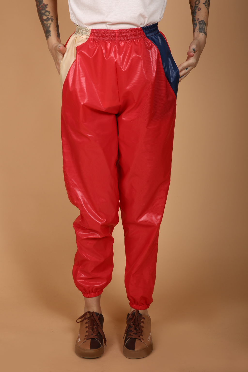 Calça jogger nylon Raios vermelha