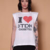 Camiseta ombreira estampada TDK