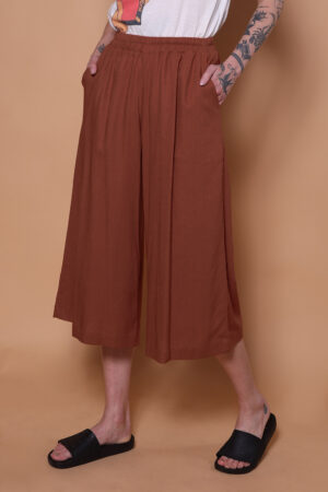 Calça pantacourt tijolo em linho