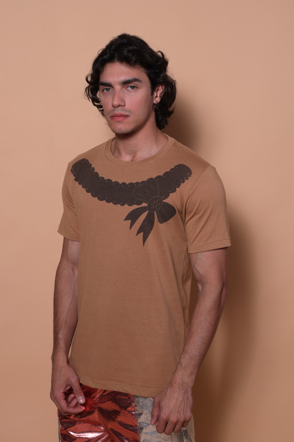 Camiseta bege estampada Laço