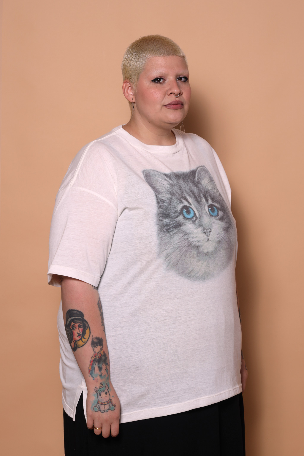 Camiseta oversize estampada Gato Olho Azul