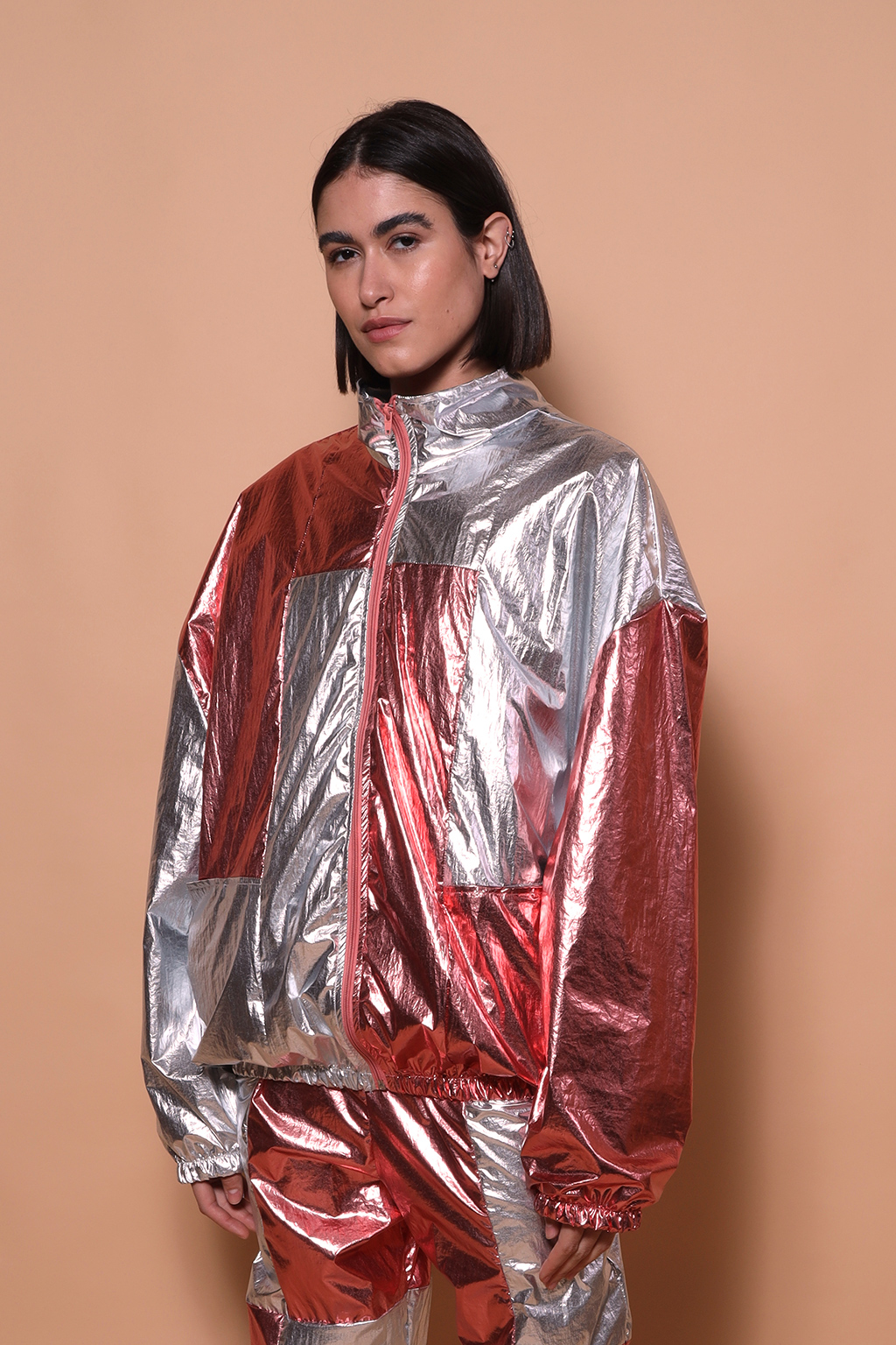 Jaqueta nylon prata Recortes rosa AMP A Mulher Do Padre Loja