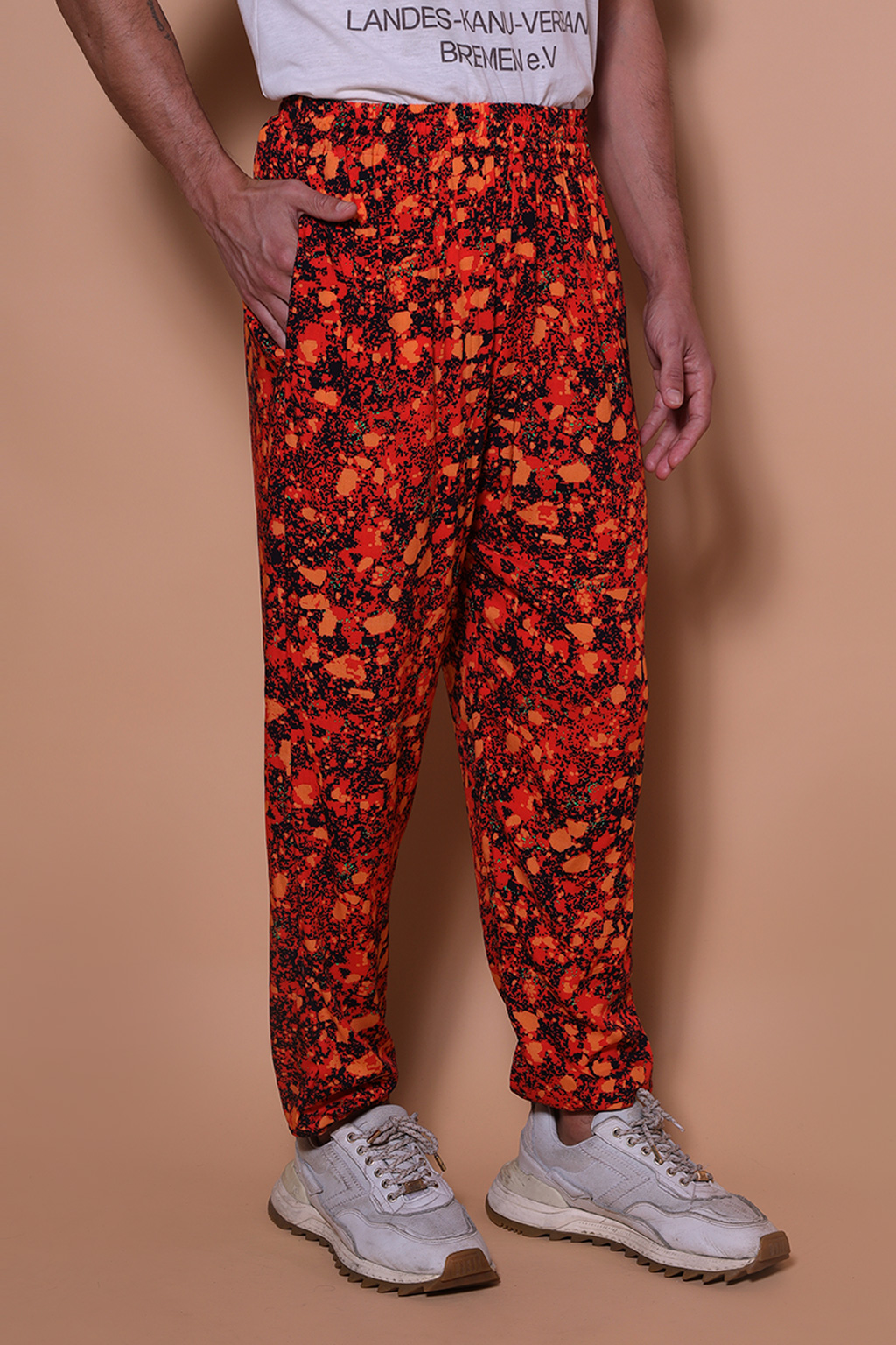 Calça jogger estampada Pedras