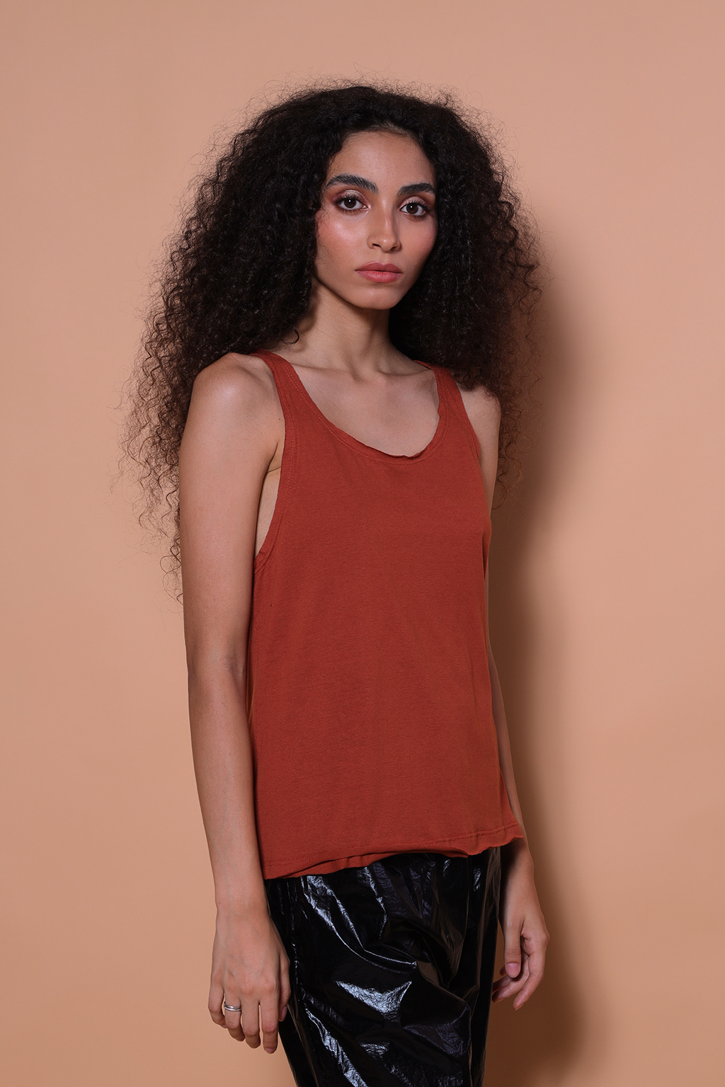 Regata gola fio tijolo