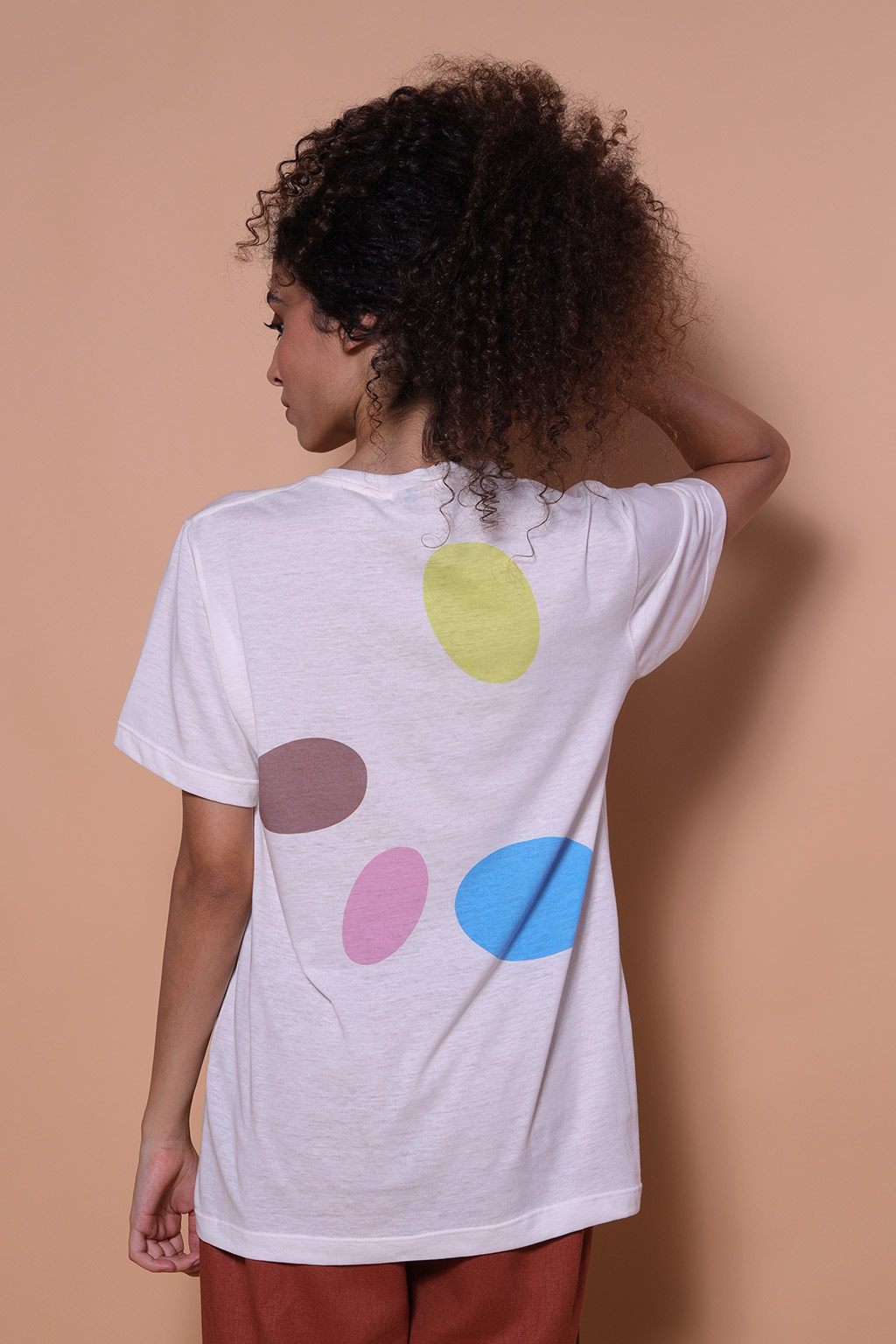Camiseta estampada Ovos Coloridos