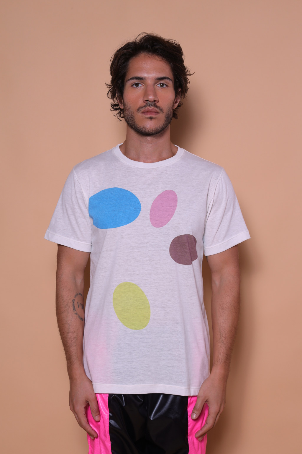 Camiseta estampada Ovos Coloridos