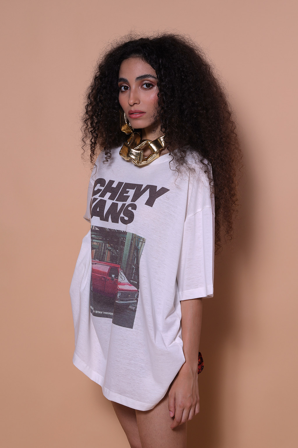 Camiseta Oversize Estampada Chevy Vans AMP A Mulher Do Padre Loja Camiseta oversize estampada chevy vans amp a mulher do padre loja