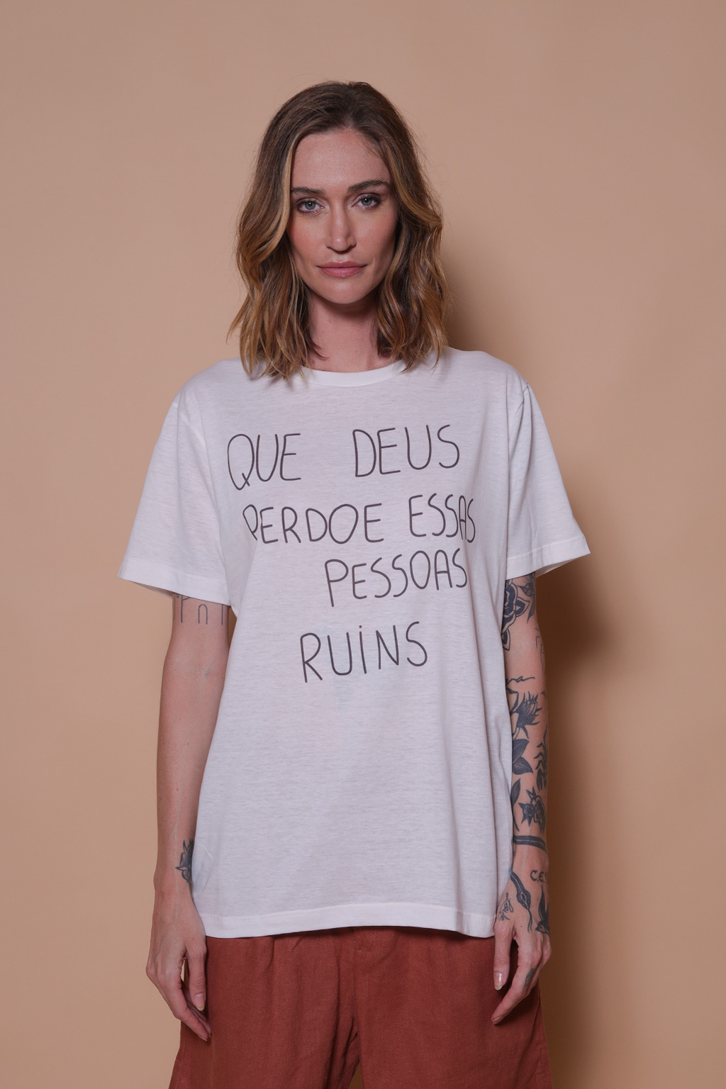 Camiseta estampada Que Deus perdoe essas pessoas ruins