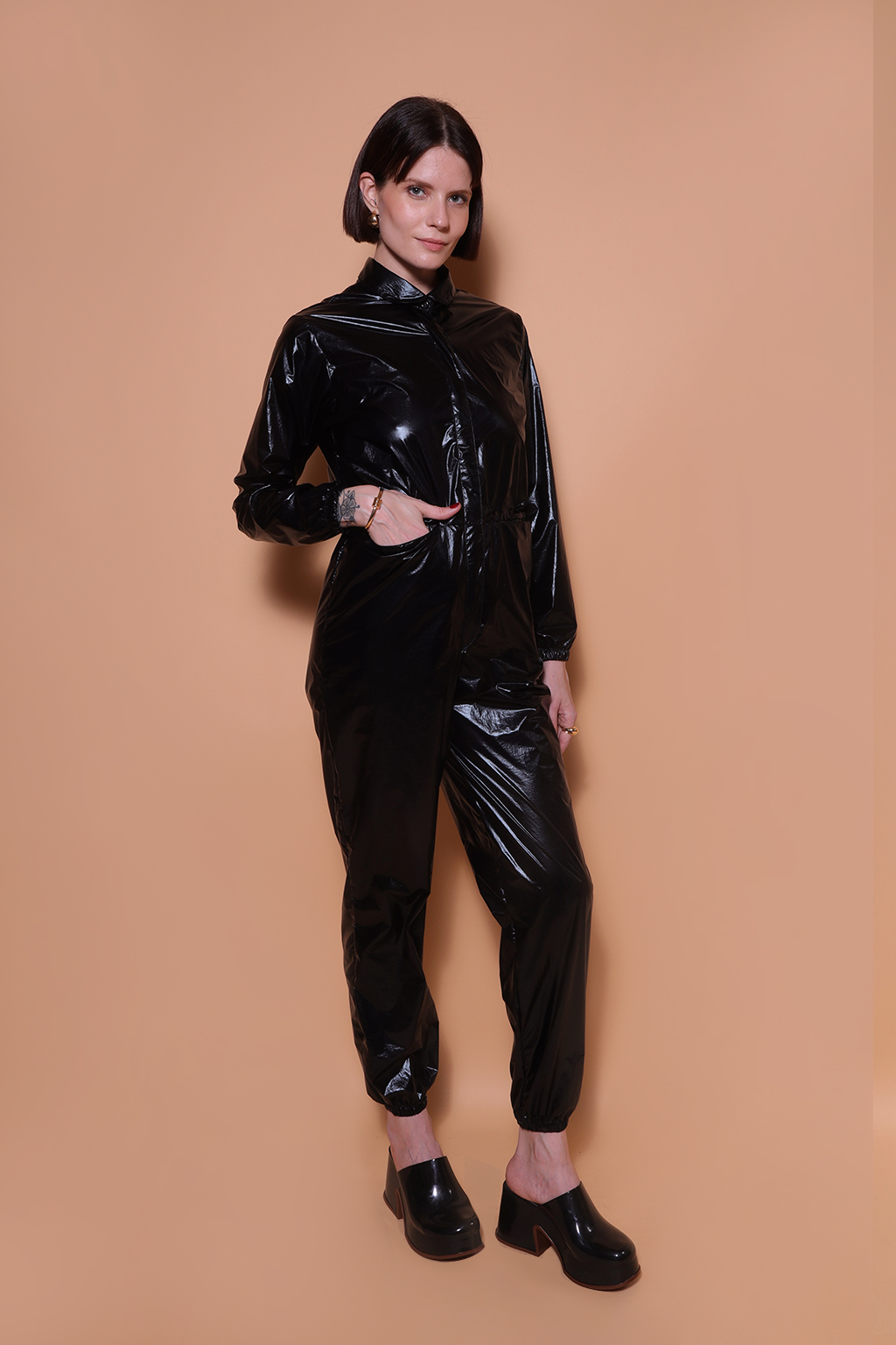 Macacão manga longa nylon metalizado preto