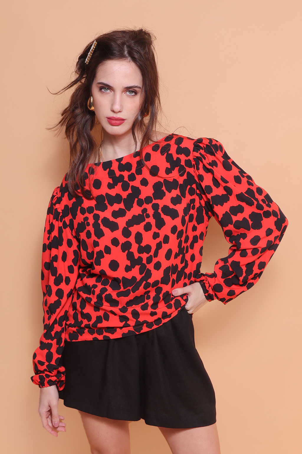 Blusa manga bufante estampada Onça