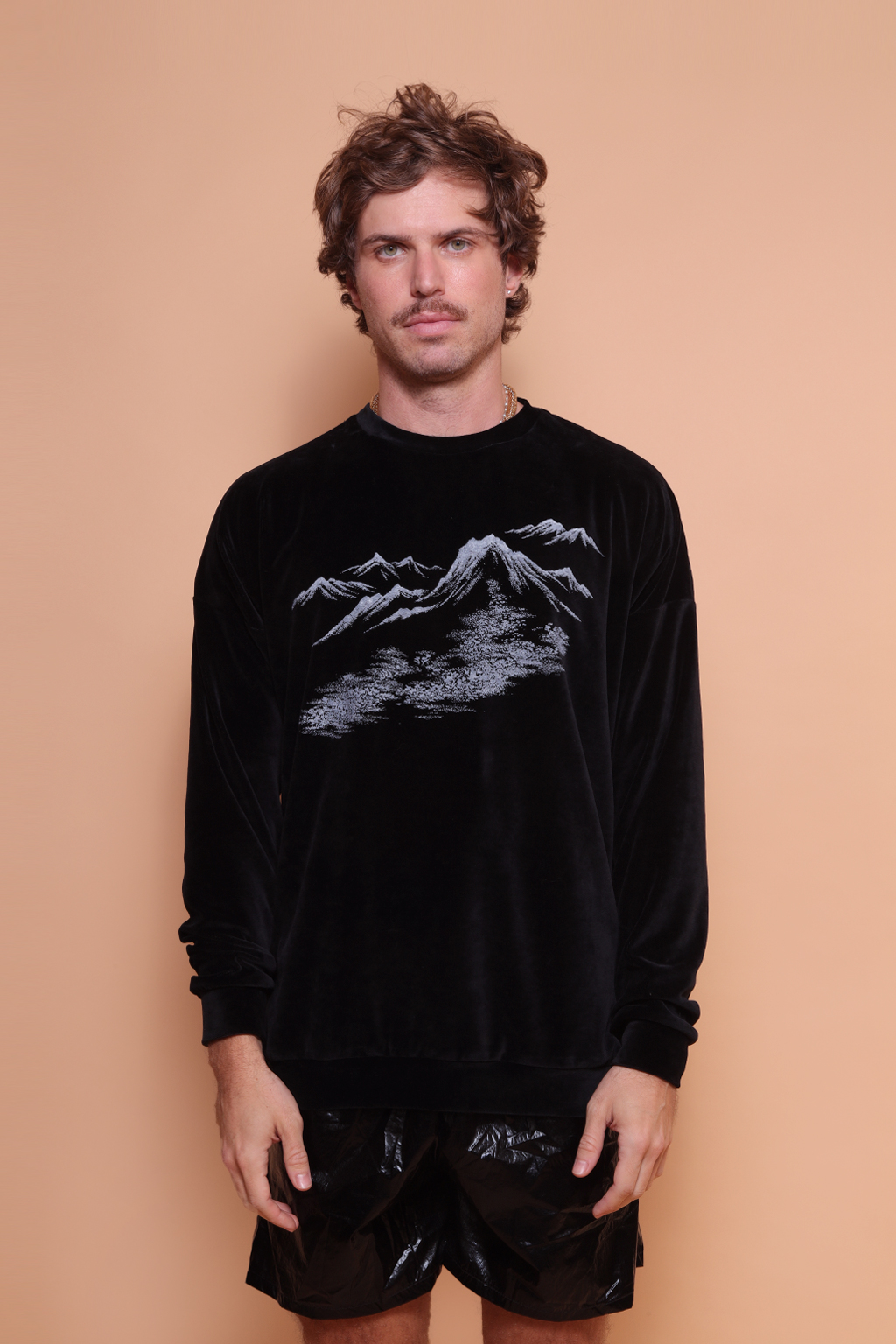 Blusão oversize plush preto Montanhas