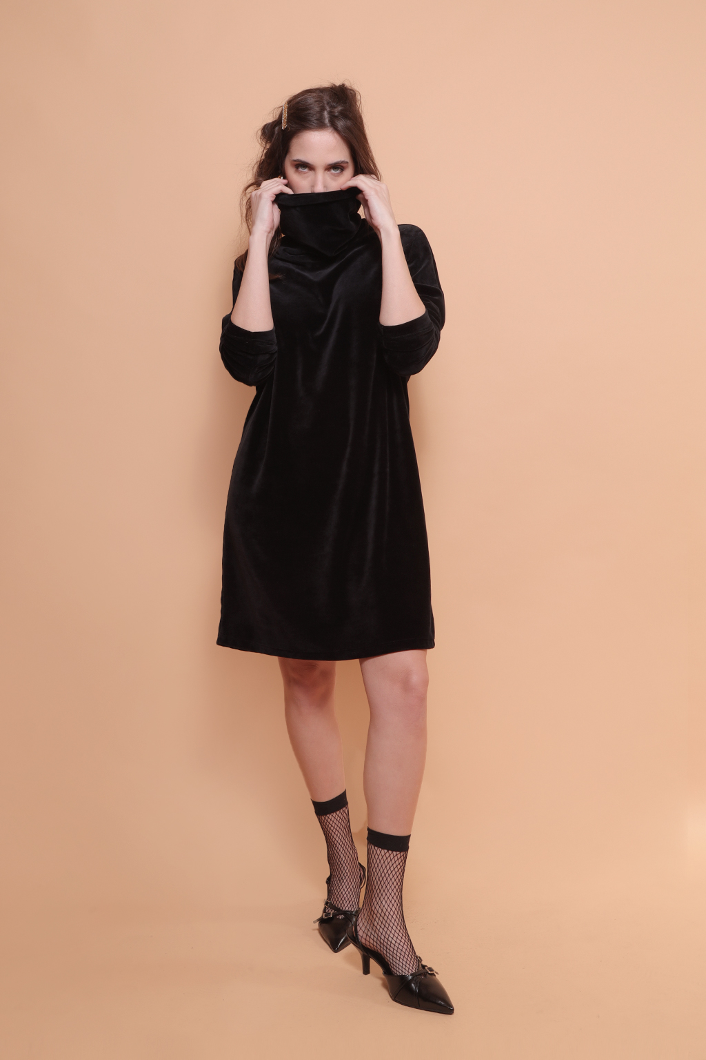 Vestido plush gola alta preto