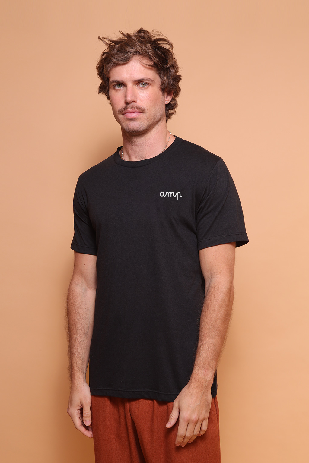 Camiseta preta estampada AMP