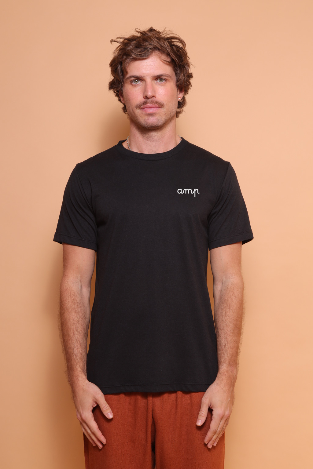 Camiseta preta estampada AMP