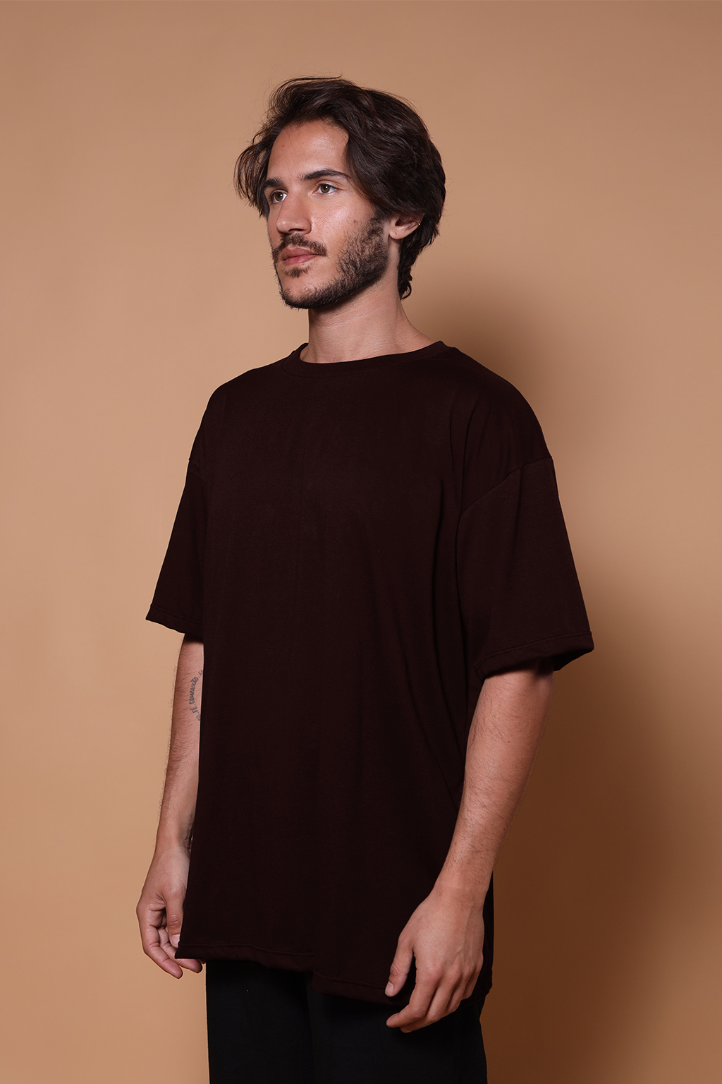 Camiseta básica oversize marrom