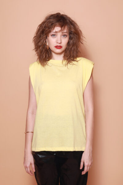 Camiseta ombreira amarela