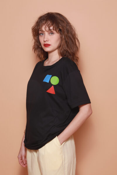 Camiseta preta estampada Formas DTF