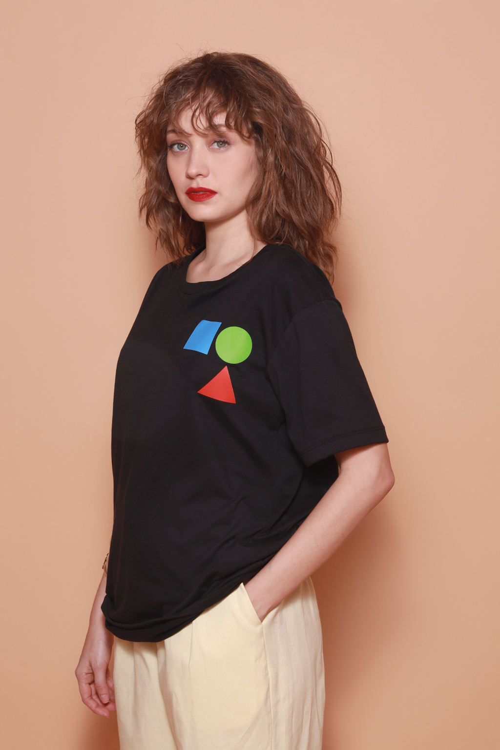 Camiseta preta estampada Formas DTF