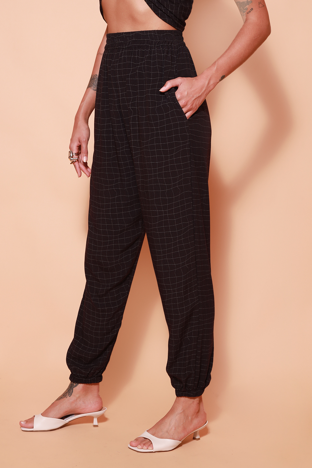 Calça jogger estampada Grade preto