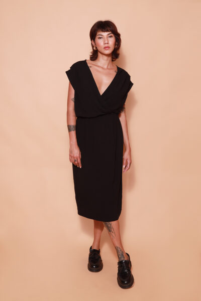 Vestido transpassado preto em viscose