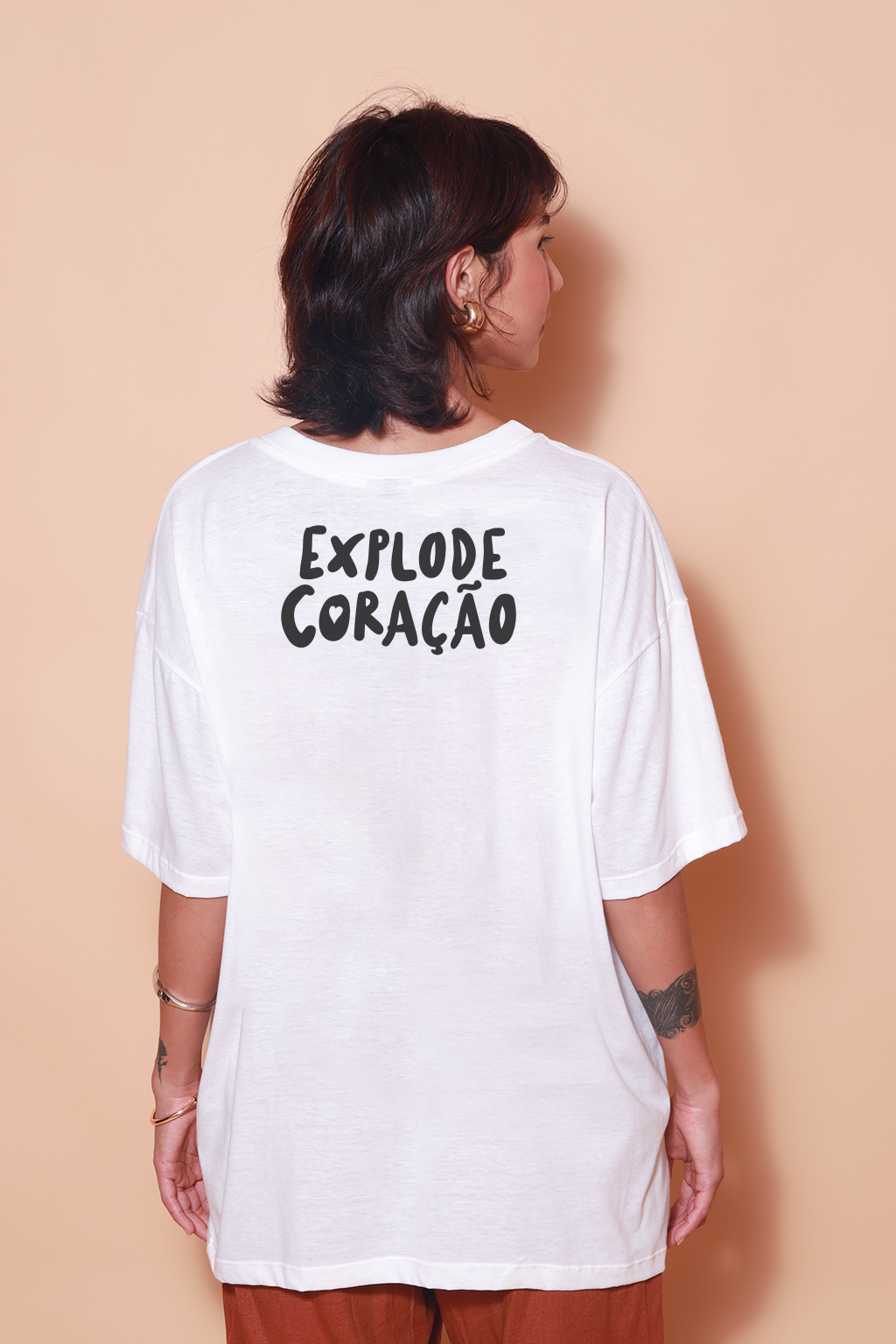 Camiseta oversize estampada collab Bloco Explode Coração
