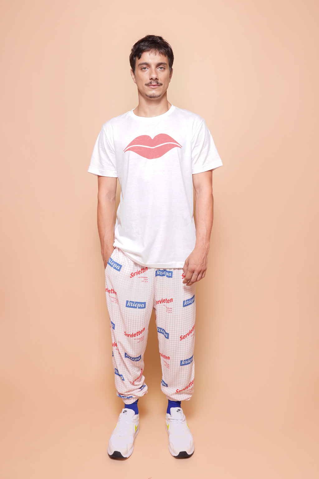 Calça jogger estampada Contact DDR