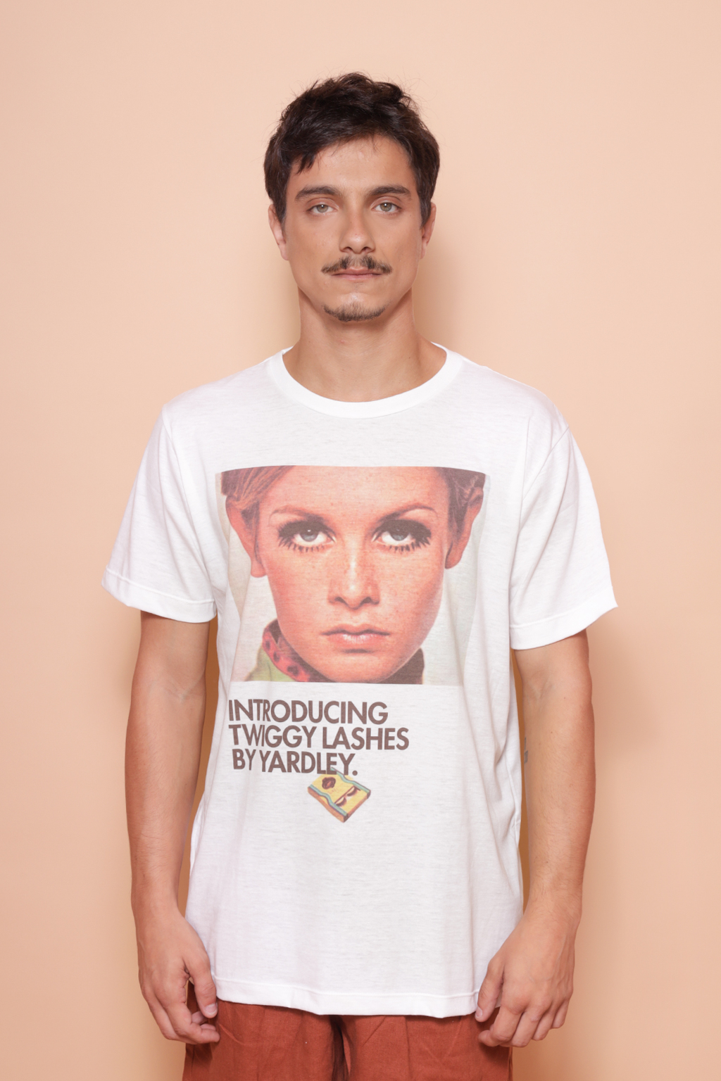 Camiseta estampada Twiggy Lashes