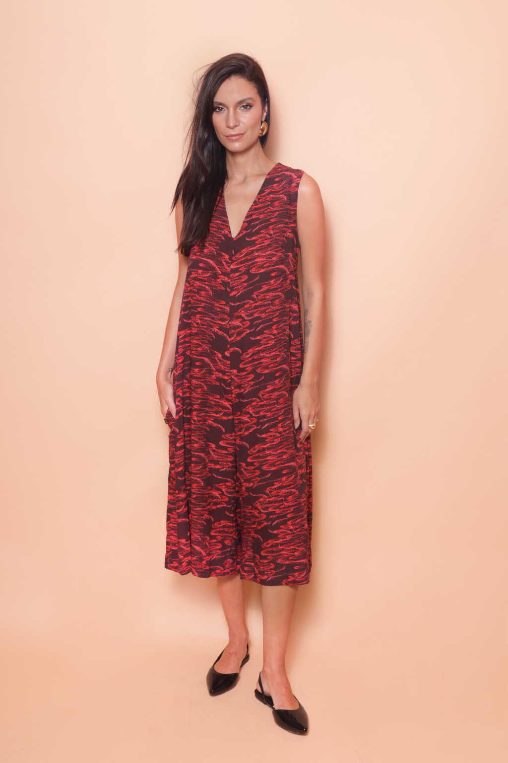 Macacão gola V estampado água viva