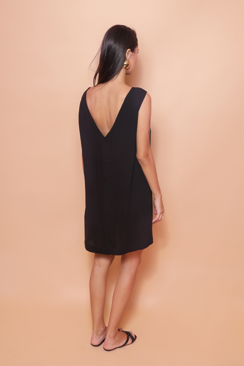 Vestido botão curto preto em viscose