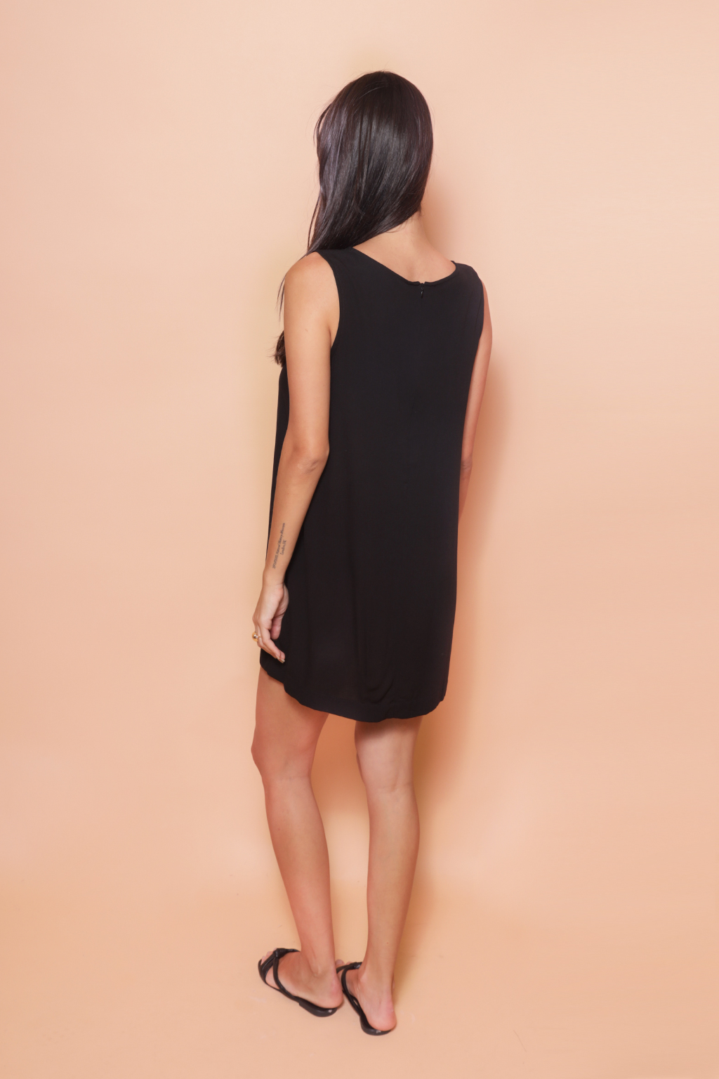 Vestido regata curto preto em viscose