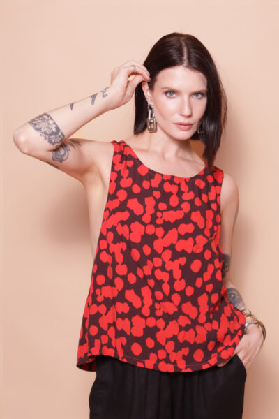 Blusa costas transpassada estampada Onça Preta