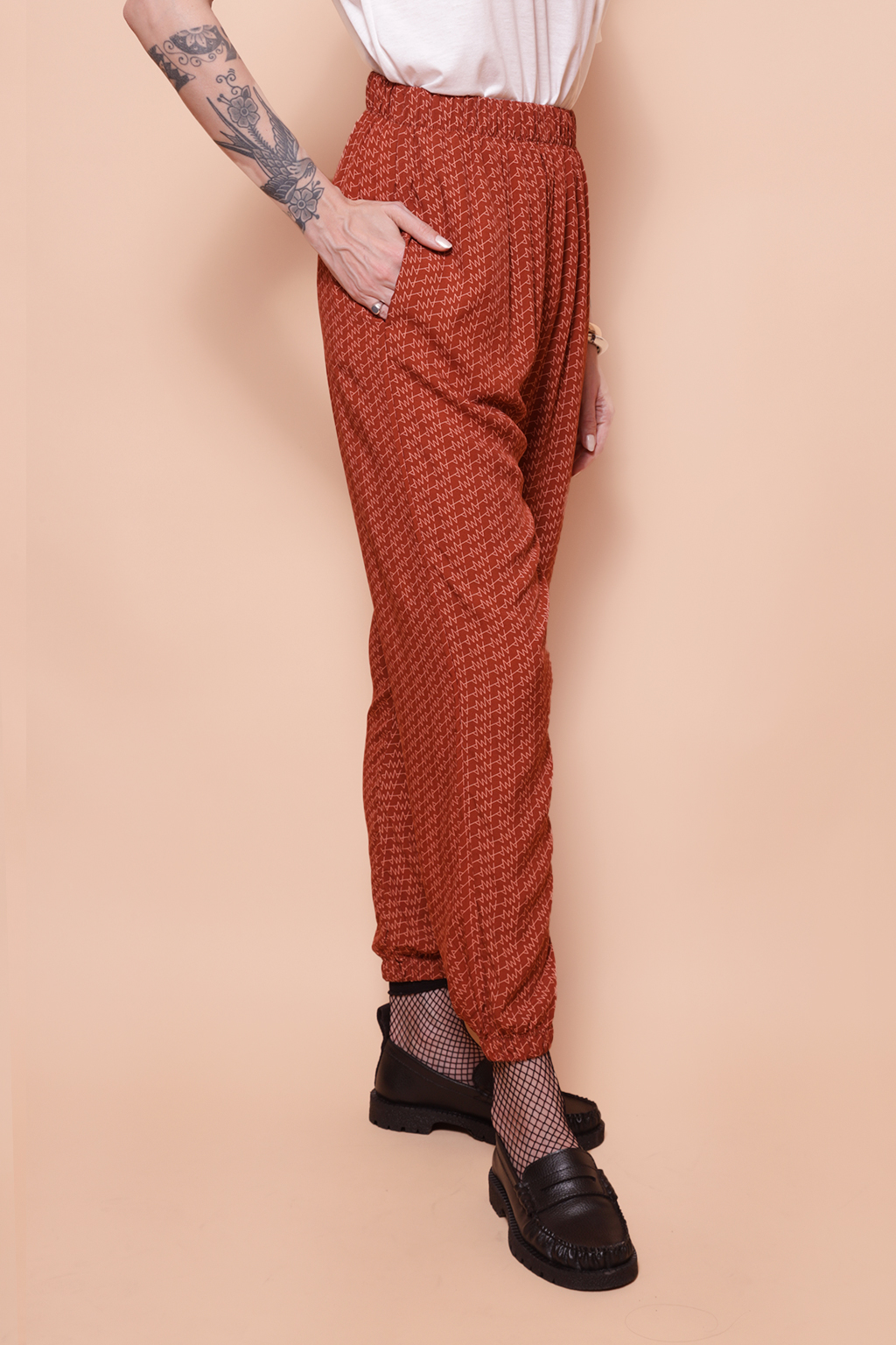 Calça jogger estampa digital AMP corrido