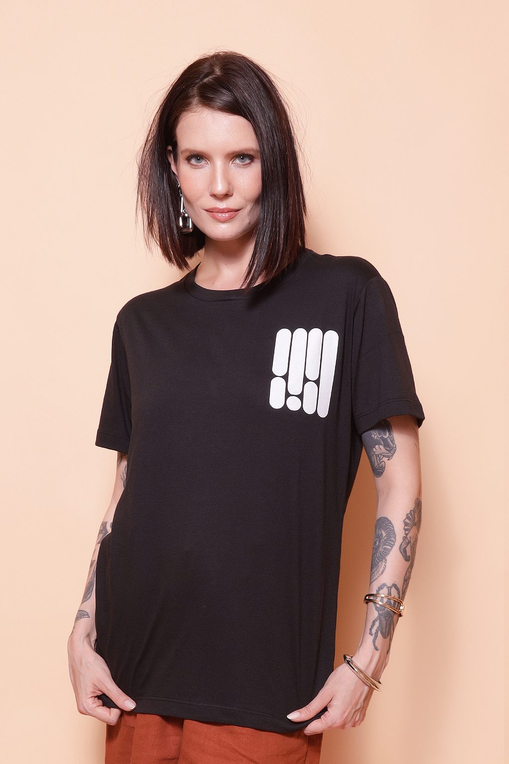 Camiseta preta estampada Tubos DTF