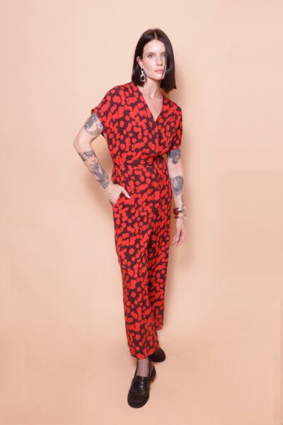 Macacão com laço estampado Onça Preta