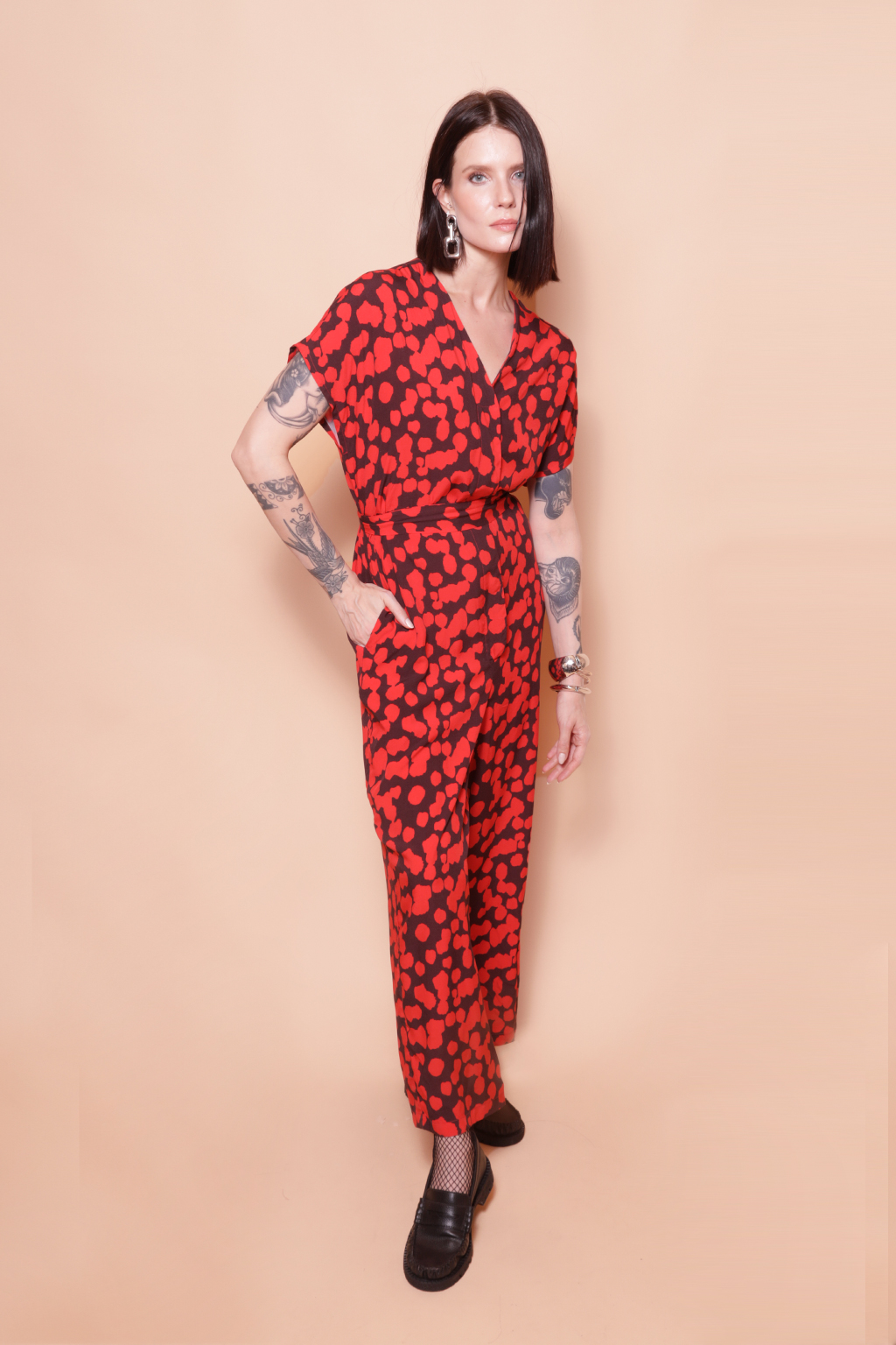 Macacão com laço estampado Onça Preta