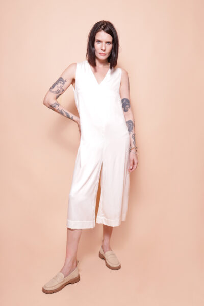 Macacão pantacourt gola V off-white