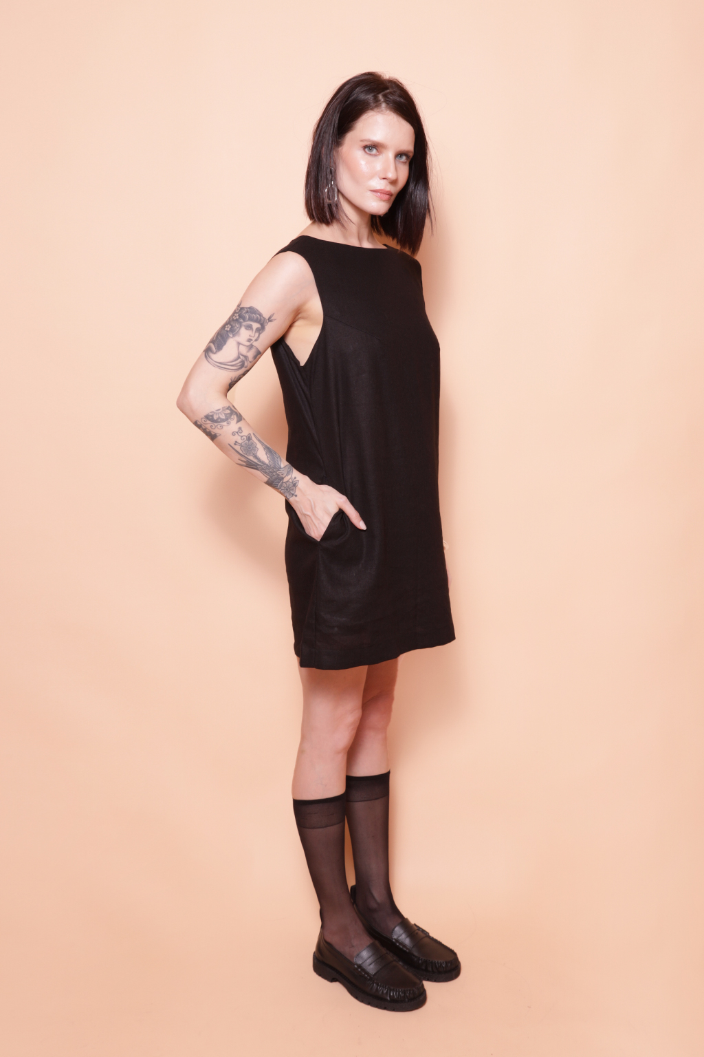 Vestido botão curto linho preto