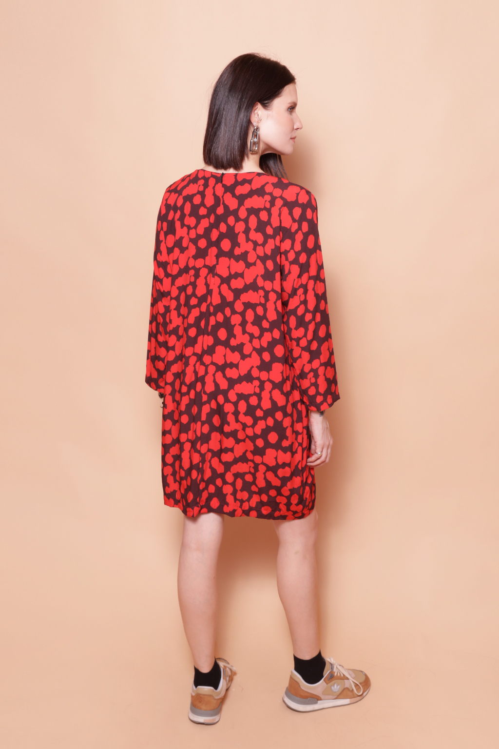 Vestido manga longa com bolso estampado Onça Preta