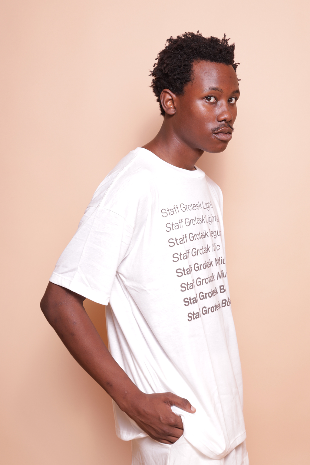 Camiseta oversize estampada Staff Grotesk